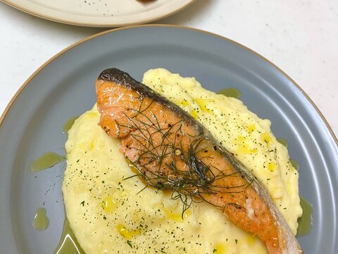 電子レンジで簡単アリゴ！シャケムニエルと♡